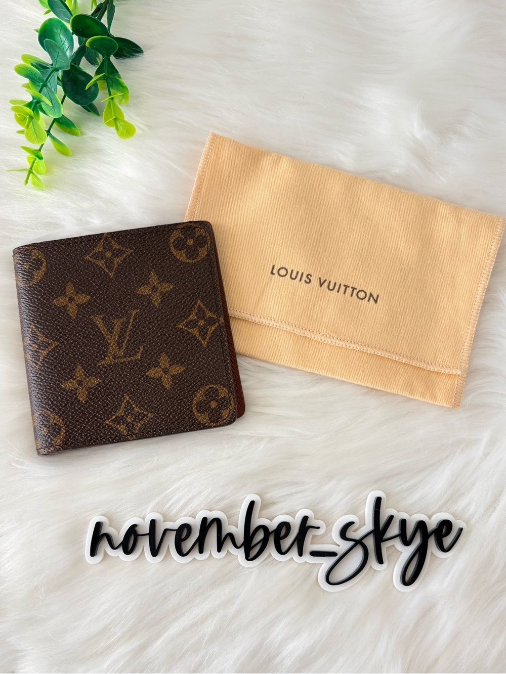 Louis Vuitton Monogram Canvas Men's Bifold‎ Wallet